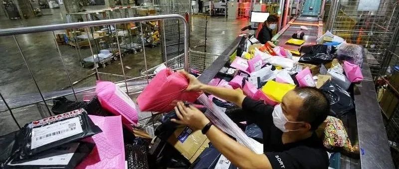消费税将涨，新加坡消费者双11 狂囤货